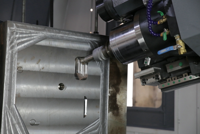 為什么臺翰機(jī)械的深孔機(jī)床是敞開式結(jié)構(gòu)?